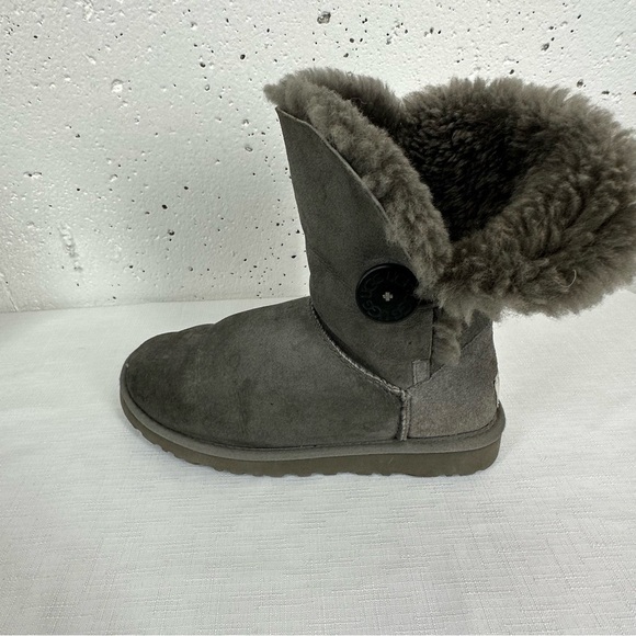 UGG Size 6 Bailey Button Gray Suede Shearling Boots - Picture 10 of 17